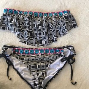 Strapless bikini black and white